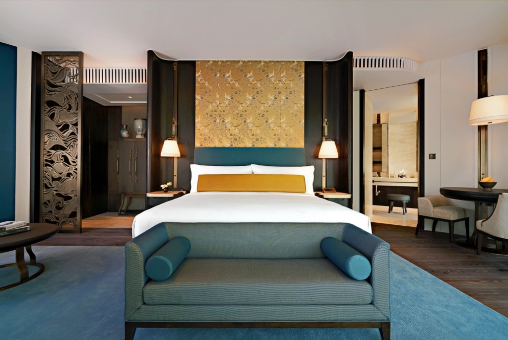 RE-7.-Waldorf-Astoria-Bangkok-_-Deluxe-Suite-1